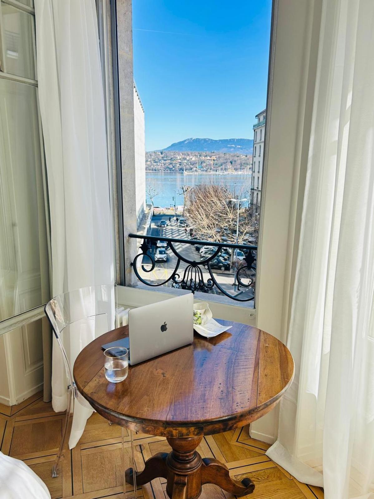 Little President View *